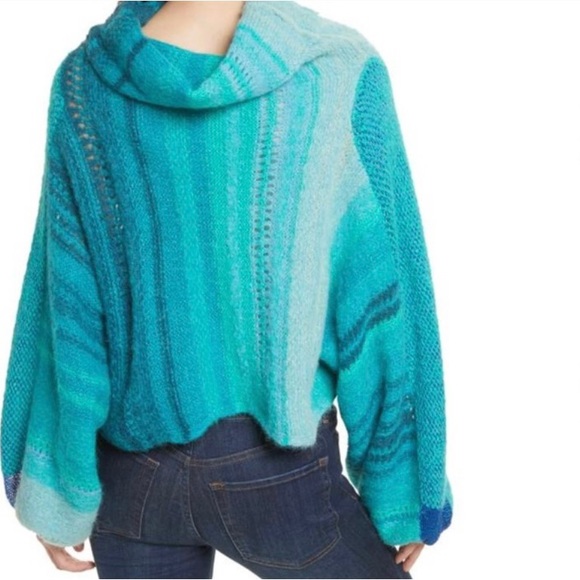 Free People “Cloud Kicker” Blue Alpaca Crop Sweater- XS/S - Picture 4 of 14